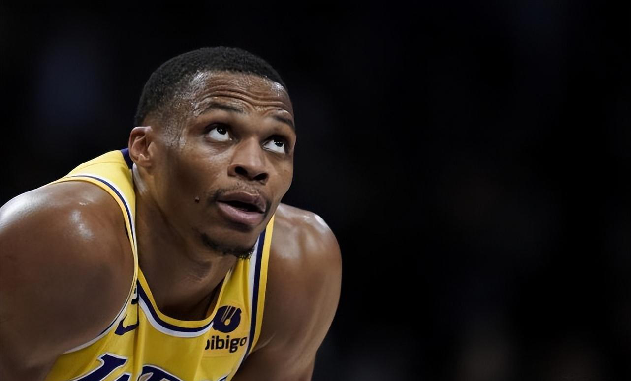 体育活动-包含迈阿密热火迎法甲关键赛，赛前更衣室发声，气氛紧张，团队化学反应显著的词条